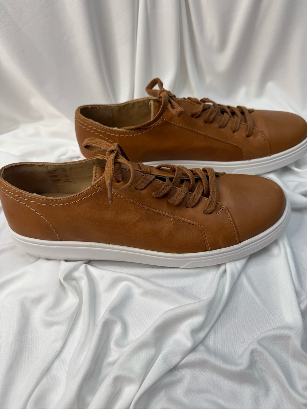 Portland Leather Patina Men's Tan Leather Lace Up Sneakers
Mens Size 10.5